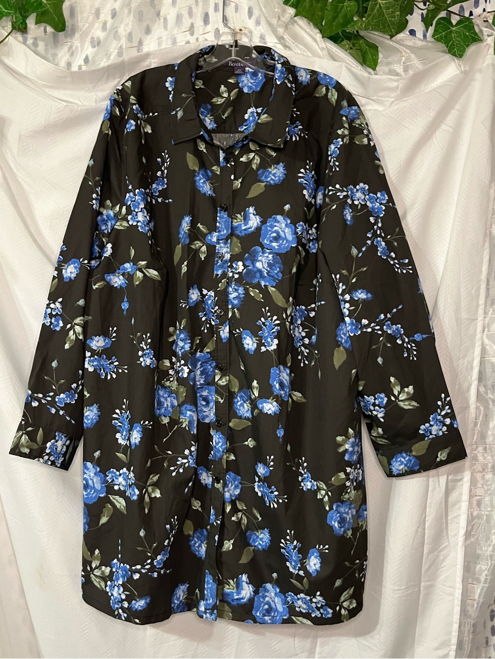 Women’s Black Floral Button-Front button front Top w\ Blue Roses 28W plus size